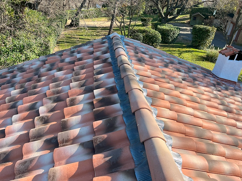 Toiture en tuiles ROMANES silvacanes AUBAGNE